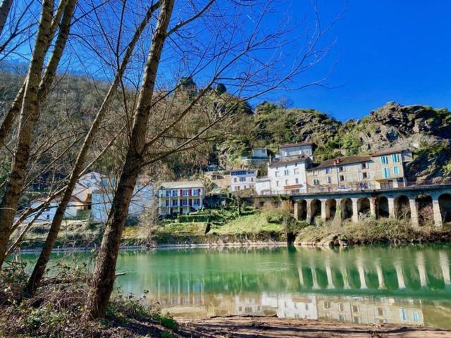 Les Gites Du Rocher Et De La Boucle Du Tarn Ambialet Exteriér fotografie