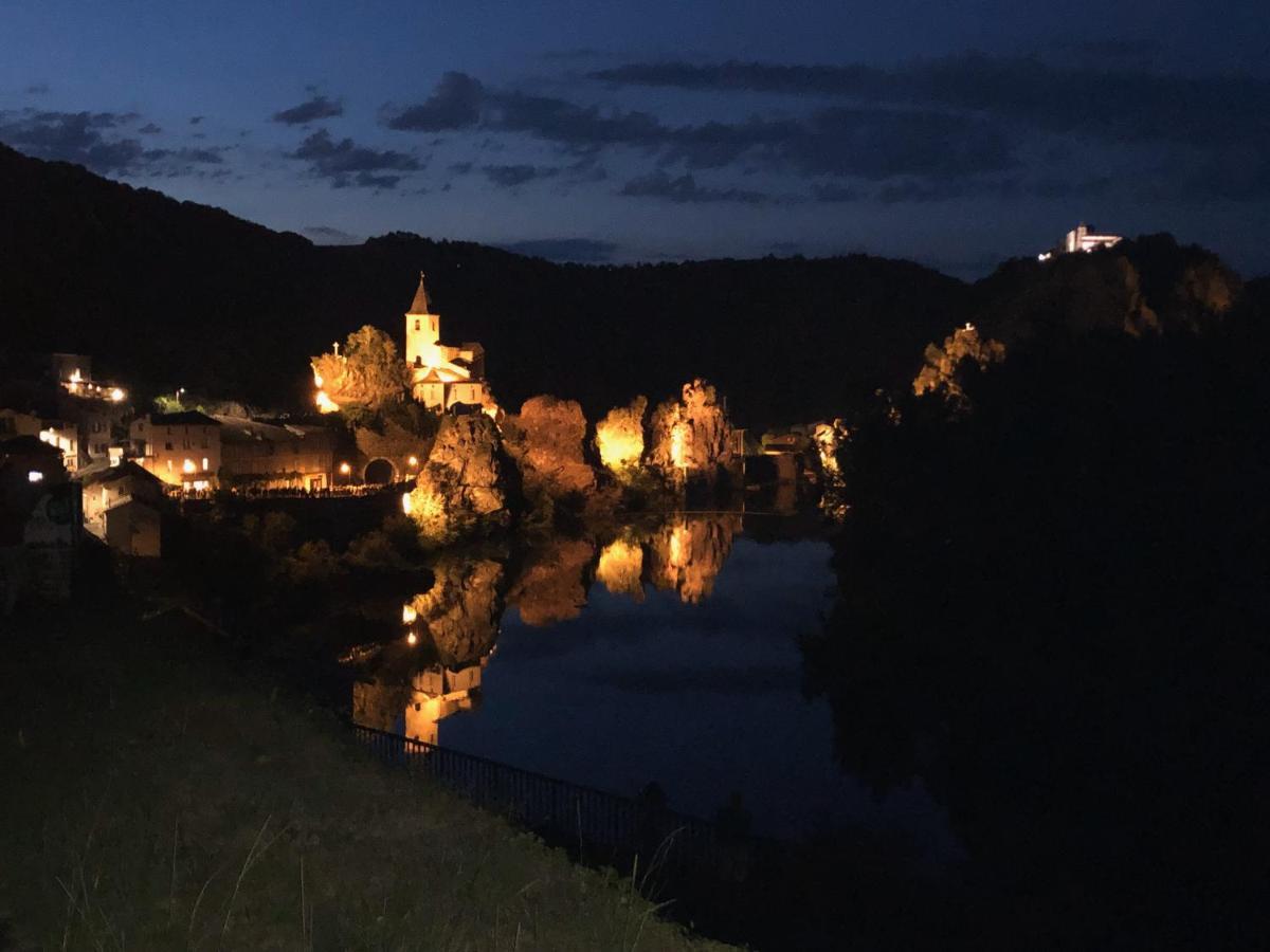 Les Gites Du Rocher Et De La Boucle Du Tarn Ambialet Exteriér fotografie