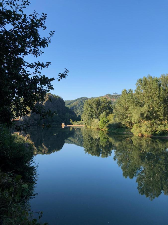 Les Gites Du Rocher Et De La Boucle Du Tarn Ambialet Exteriér fotografie